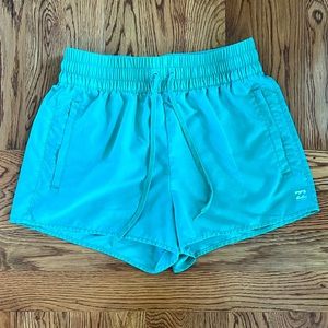 BILLABONG shorts 💚